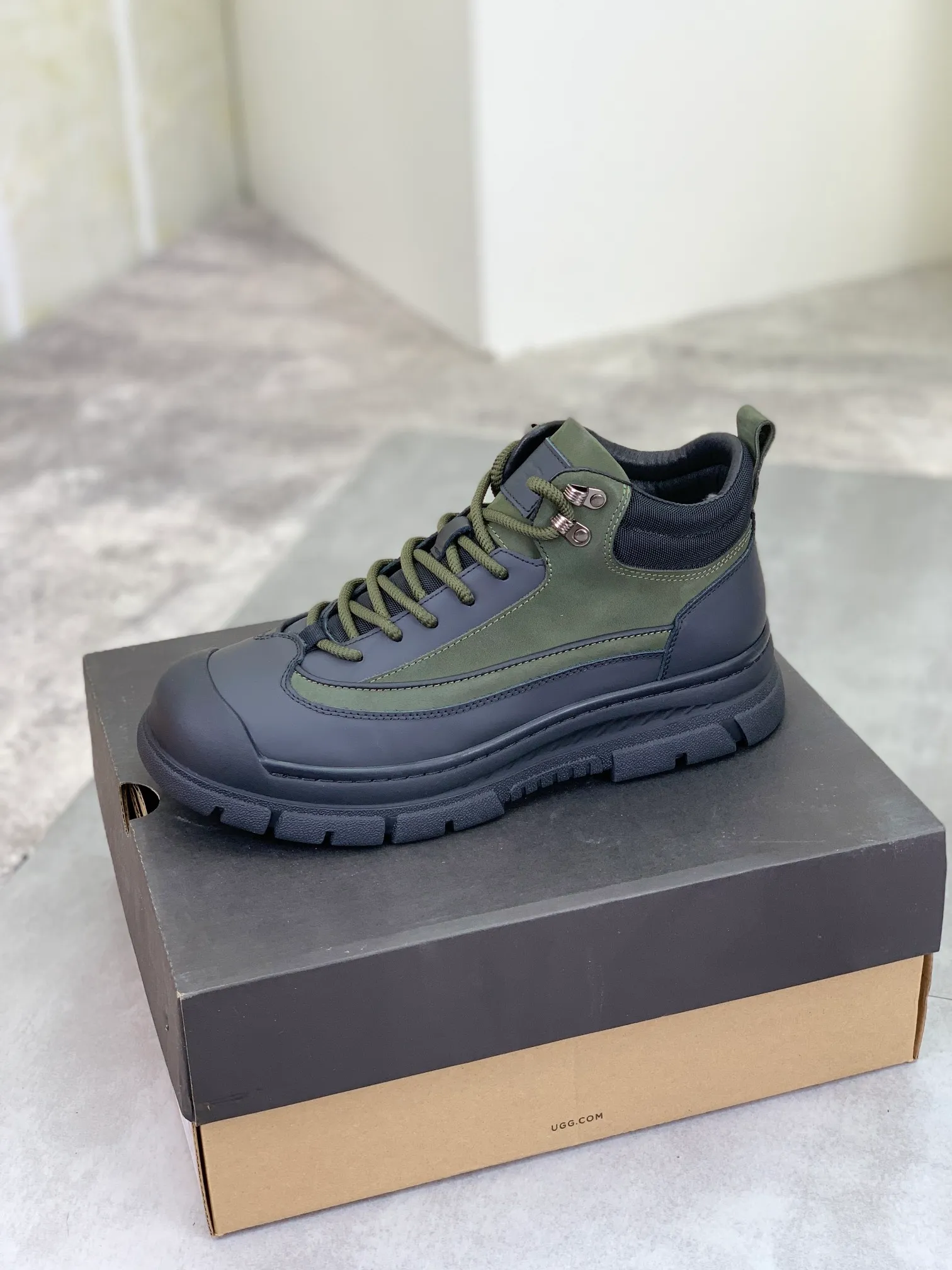 Men's Men's Shoes P620 [New Style] 💰 🆘 "Real Wool" [UGG] 👉 Popular men's shoes official website synchronization 🔰 Genuine quality [proud] is not comparable to the imitations in the general market 🌀 The upper is imported Italian frosted cowhide, and the lining: foot pad 🅰️ grade 🐑 real wool 👻 Only Grade A can show the effect The hand feels smooth and delicate 🔱The shoe shape is grand, only genuine factories can achieve it 🎄The perfect toughness of the original outsole 👻⬛️ allows customers to bid farewell to one-time consumption. Real wool lining, super warm. 3️⃣Colors available Sizes: 38-44